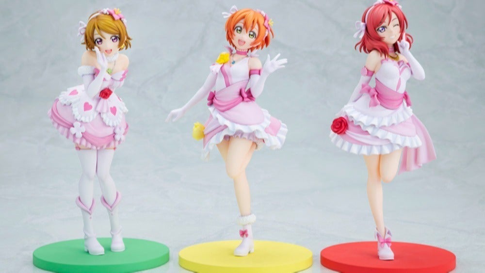 ラブライブ！』より、『僕たちはひとつの光』衣装の星空凛、西木野真姫